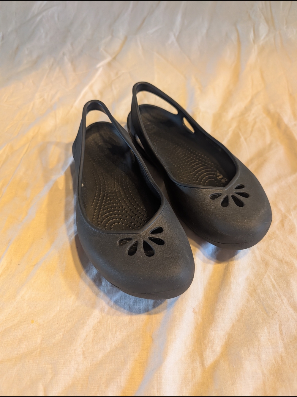2/30$ CROCS Black Slip-On Ballet Flats with Cutout Detail